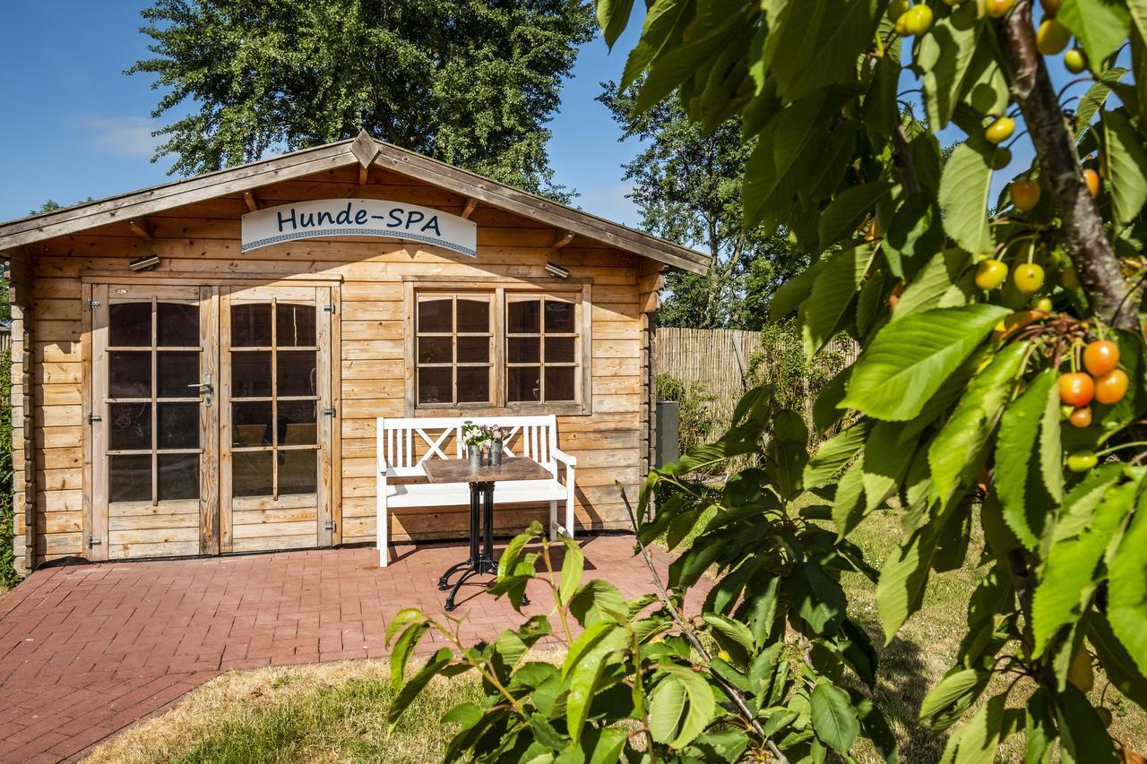 Hotel, Restaurant, Cafe Pharisaeerhof - Nordseeurlaub Mit Hund Nordstrand Exterior foto